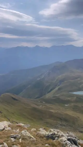 🌄 Erlebe Tirols Bergwelt bewusst & individuell✨ Ob gemütliche Almwanderung, anspruchsvolle Gipfeltour oder stille Schneeschuhwanderung.
Mit Erfahrung, Empathie & dem richtigen Tempo begleite ich dich auf deinem Weg. ✨🥾 #indienergbinigern#wanderführerin#energiepositive#hundeglück#naturliebe💚#naturführerin#wanderglück#dogadventure#